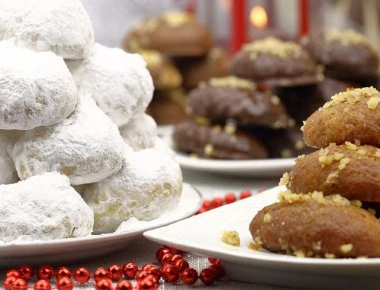 Χριστουγεννιάτικη «κόλαση» - Οι θερμίδες που έχουν τα μελομακάρονα, οι κουραμπιέδες και όλα τα γλυκά των γιορτών